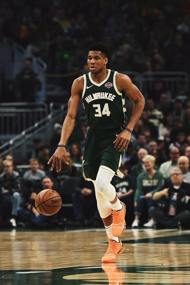 举办球迷嘉 举办球迷嘉